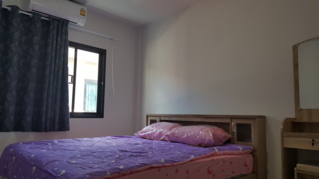 ทาวน์เฮ้าส์ 2 ชั้นให้เช่า 3 ห้องนอน 2 ห้องน้ำ 1 ห้องครัว 2 ที่จอดรถ 1 ห้องทำงาน