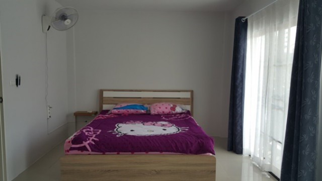 ทาวน์เฮ้าส์ 2 ชั้นให้เช่า 3 ห้องนอน 2 ห้องน้ำ 1 ห้องครัว 2 ที่จอดรถ 1 ห้องทำงาน