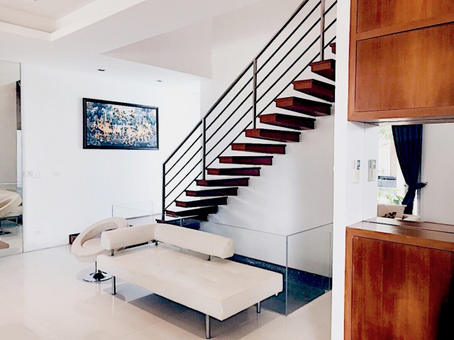 6A111718 ให้เช่า Pool Villa  มี 4 ห้องนอน 5 ห้องน้ำ 1 ห้องครัว 2 ห้องนั่งเล่น