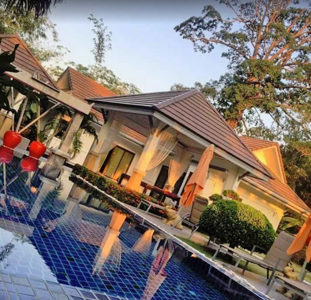 6A50177 ให้เช่าบ้านเดี่ยว 2 ชั้น พื้นที่ 200 ตรว. พร้อมสระว่ายน้ำส่วนตัว.