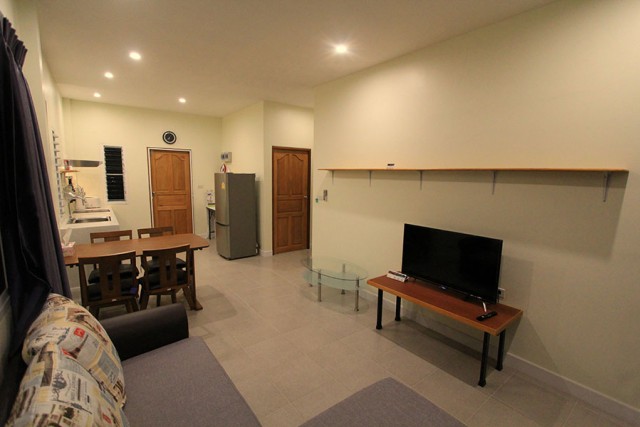 6A120542 ให้เช่าบ้านแฝดชั้นเดียว 2 ห้องนอน 2 ห้องน้ำ เดือนละ 25,000 บ.