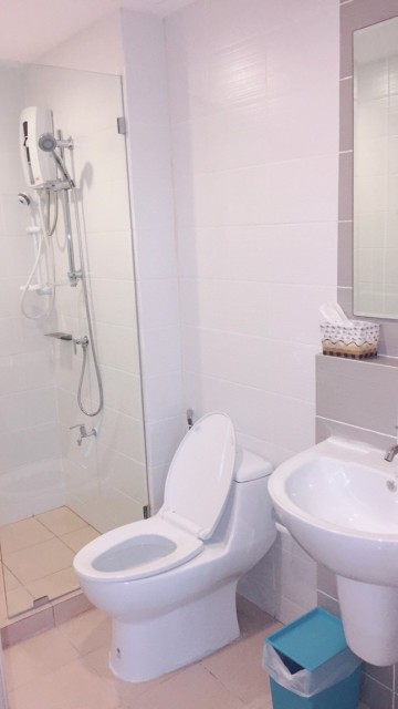 6A111726 ให้เช่าคอนโดย่านเศรษฐกิจ วิวเมือง พื้นที่ 27 ตรม. เฟอร์นิเจอร์ครบครัน