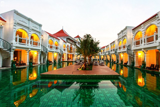 6A111742 ให้เช่าทาวน์เฮ้าส์ 3 ชั้นในโครงการพร้อมคลับเฮ้าส์สระว้ายน้ำ