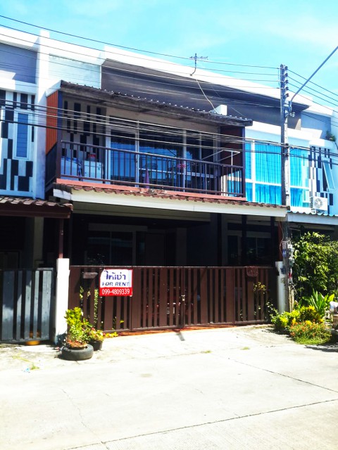 6A111744 ให้เช่าทาวน์เฮ้าส์ 2 ชั้นในโครงการย่านเศรษฐกิจ พื้นที่ 30 ตรว.