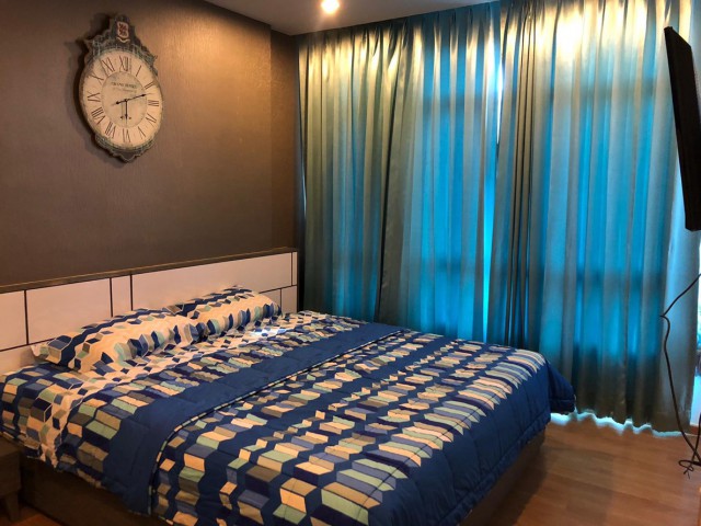 6A90972 ให้เช่าคอนโดย่านเศรษฐกิจ วิวสระว่ายน้ำและวิวภูเขา เฟอร์นิเจอร์ครบครัน