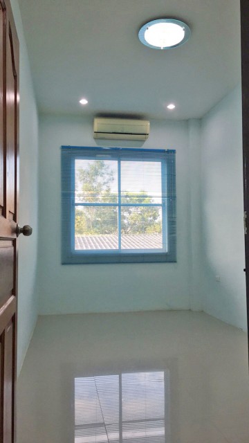 6A101295 ให้เช่าทาวน์เฮ้าส์ 2 ชั้น 3 ห้องนอน 2 ห้องน้ำ เดือนละ 18,000 บ.