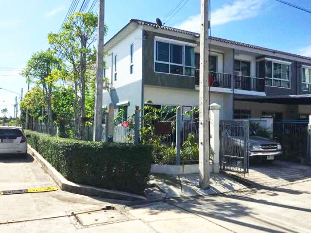 6A101294 ให้เช่าทาวน์เฮ้าส์ 2 ชั้น  พร้อมคลับเฮ้าส์สระว้ายน้ำ พื้นที่ 30 ตรว.