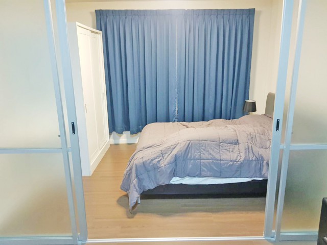 6A111757 ให้เช่าคอนโดในโครงการ วิวสระว่ายน้ำ พร้อมเฟอร์นิเจอร์ เดือนละ 9,000 บ.