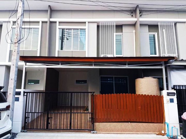 6A101304 ให้เช่าทาวน์เฮ้าส์ 2 ชั้นในโครงการย่านเศรษฐกิจ พื้นที่ 22 ตรว.