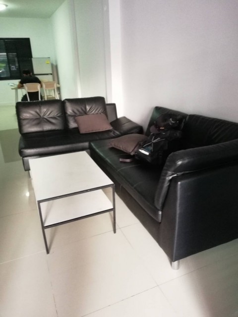 6A90980 ให้เช่าทาวน์เฮ้าส์ 2 ชั้นใจกลางเมือง 3 ห้องนอน เฟอร์นิเจอร์ครบครัน