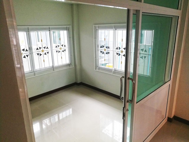 6A90982 ให้เช่าบ้านเดี่ยว 2 ชั้นในโครงการย่านเศรษฐกิจ พื้นที่ 32 ตรว.