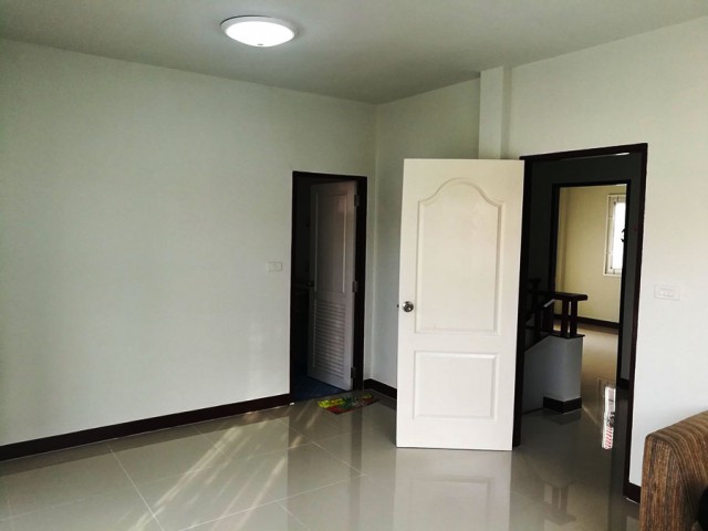 6A90982 ให้เช่าบ้านเดี่ยว 2 ชั้นในโครงการย่านเศรษฐกิจ พื้นที่ 32 ตรว.