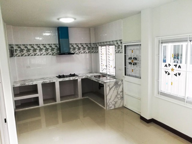 6A90982 ให้เช่าบ้านเดี่ยว 2 ชั้นในโครงการย่านเศรษฐกิจ พื้นที่ 32 ตรว.