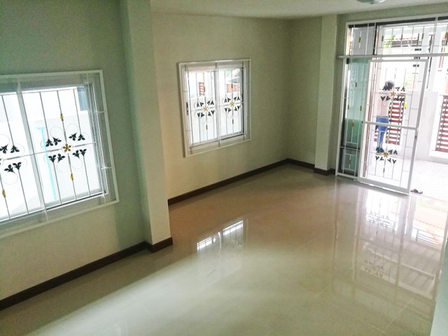 6A90982 ให้เช่าบ้านเดี่ยว 2 ชั้นในโครงการย่านเศรษฐกิจ พื้นที่ 32 ตรว.