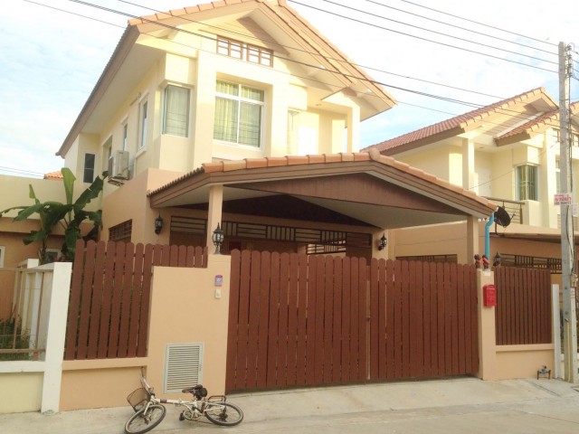 6A120552ให้เช่าบ้านเดี่ยว 2 ชั้น พื้นที่ 42.85 ตรว. 3ห้องนอน 2ห้องน้ำ