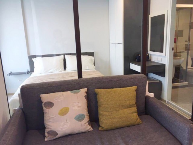 6A111765ให้เช่าคอนโดย่านเศรษฐกิจ วิวภูเขา พื้นที่ 27.5 ตรม. เฟอร์นิเจอร์ครบครัน