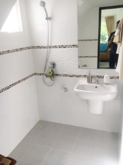 6A120553ให้เช่าทาวน์เฮ้าส์ 2 ชั้นใจกลางเมือง พื้นที่ 35 ตรว. 3 นอน 3น้ำ