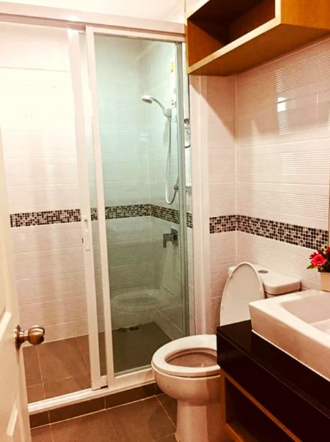 6A101312 ให้เช่าคอนโดย่านเศรษฐกิจ วิวสระน้ำ พื้นที่ 35 ตรม. เฟอร์นิเจอร์ครบครัน