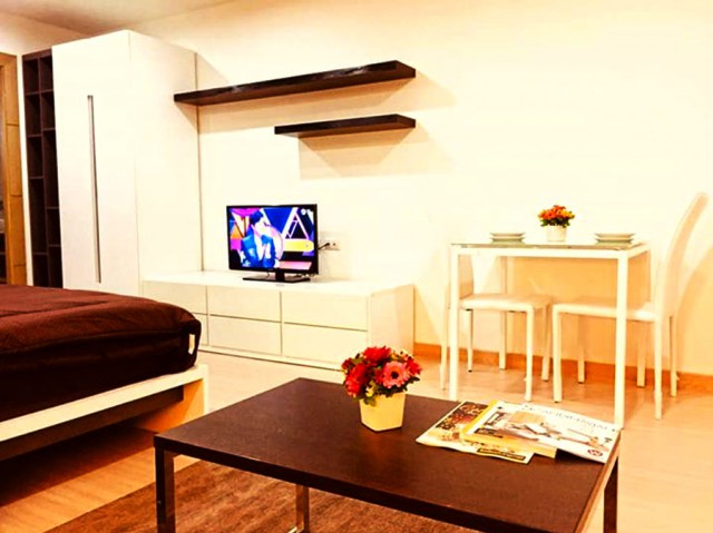 6A101312 ให้เช่าคอนโดย่านเศรษฐกิจ วิวสระน้ำ พื้นที่ 35 ตรม. เฟอร์นิเจอร์ครบครัน