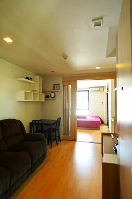 6A101310 ให้เช่าคอนโดย่านเศรษฐกิจ วิวสระ พื้นที่ 33.25 ตรม. เฟอร์นิเจอร์ครบครัน