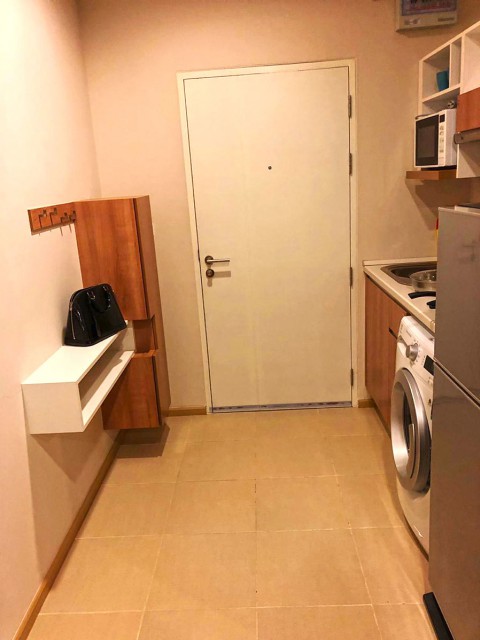 6A40371 ให้เช่าคอนโดย่านเศรษฐกิจ วิวภูเขา พื้นที่ 32 ตรม. เฟอร์นิเจอร์ครบครัน