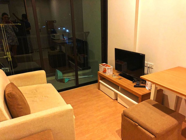 6A40371 ให้เช่าคอนโดย่านเศรษฐกิจ วิวภูเขา พื้นที่ 32 ตรม. เฟอร์นิเจอร์ครบครัน