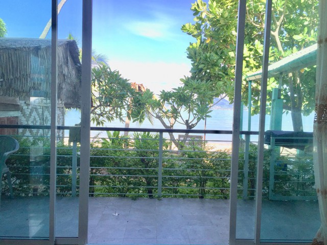 6A90988 ให้เช่าบ้านเดี่ยว 2 ชั้น ติดทะเลมาก วิวทะเล เงียบสงบ 4 ห้องนอน.