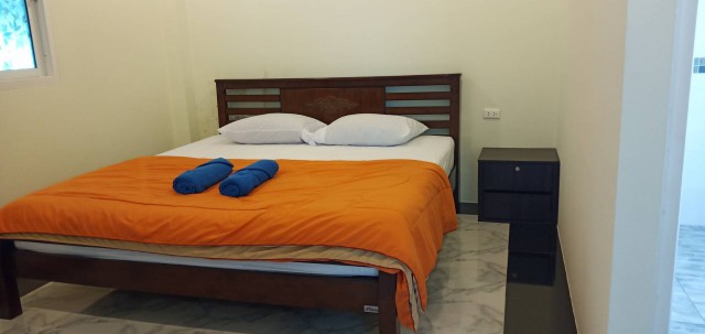 6A90988 ให้เช่าบ้านเดี่ยว 2 ชั้น ติดทะเลมาก วิวทะเล เงียบสงบ 4 ห้องนอน.