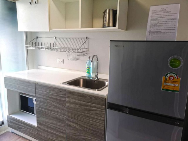 6A111777 ให้เช่าคอนโดย่านเศรษฐกิจ วิวสระว่ายน้ำ พื้นที่ 25 ตรม.