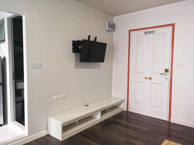 6A111777 ให้เช่าคอนโดย่านเศรษฐกิจ วิวสระว่ายน้ำ พื้นที่ 25 ตรม.