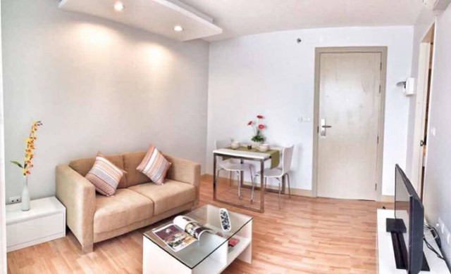 6A101319 ให้เช่าคอนโดย่านเศรษฐกิจ วิวสระว่ายน้ำ เฟอร์นิเจอร์ครบครัน ห้องสวย.