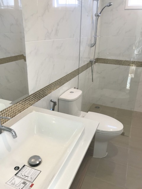 6A90993ให้เช่าบ้านเดี่ยว 2 ชั้นหัวมุม บ้านหลังใหญ่ พื้นที่ 60 ตรว.