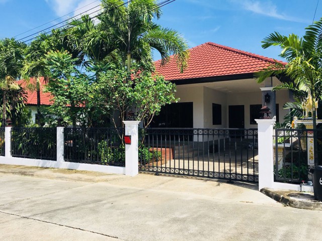 6A40372 ให้เช่าบ้านเดี่ยวชั้นเดียวในโครงการ  พื้นที่ 240 ตรม. พร้อมเฟอร์ครบ