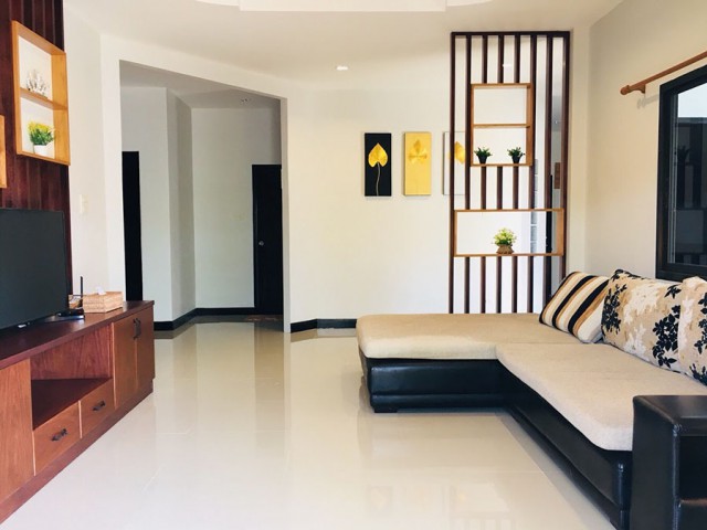 6A40372 ให้เช่าบ้านเดี่ยวชั้นเดียวในโครงการ พื้นที่ 240 ตรม. พร้อมเฟอร์ครบ