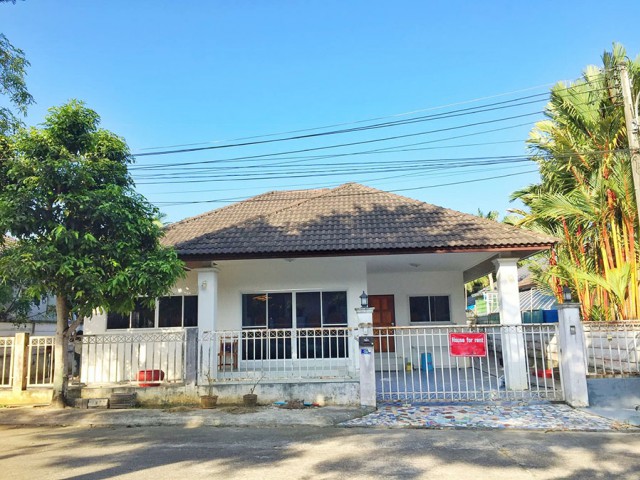 6A40375 ให้เช่าบ้านเดี่ยวชั้นเดียวในโครงการพื้นที่ 68 ตรว. พร้อมเฟอร์ครบ