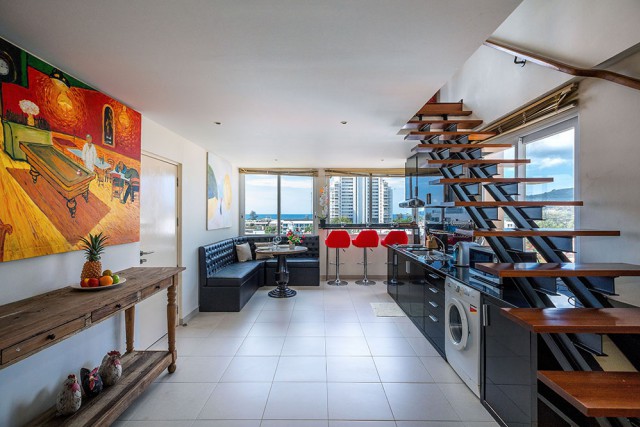 6A60165 ให้เช่าคอนโด 2 ชั้น ย่านเศรษฐกิจ วิวตึก ทะเล พื้นที่ 110 ตรม.