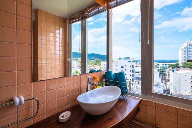 6A60165 ให้เช่าคอนโด 2 ชั้น ย่านเศรษฐกิจ วิวตึก ทะเล พื้นที่ 110 ตรม.