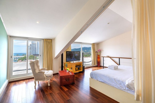 6A60165 ให้เช่าคอนโด 2 ชั้น ย่านเศรษฐกิจ วิวตึก ทะเล พื้นที่ 110 ตรม.