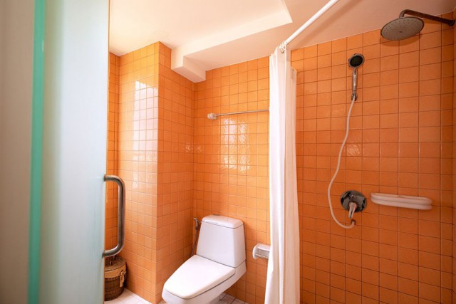 6A60165 ให้เช่าคอนโด 2 ชั้น ย่านเศรษฐกิจ วิวตึก ทะเล พื้นที่ 110 ตรม.