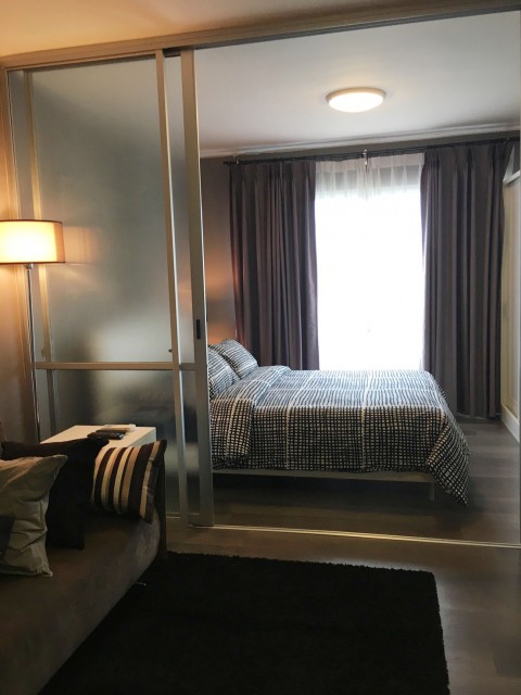 6A111799 ให้เช่าคอนโดย่านเศรษฐกิจ วิวถนนใหญ่ ทะเลสาบ พื้นที่ 30ตรม.