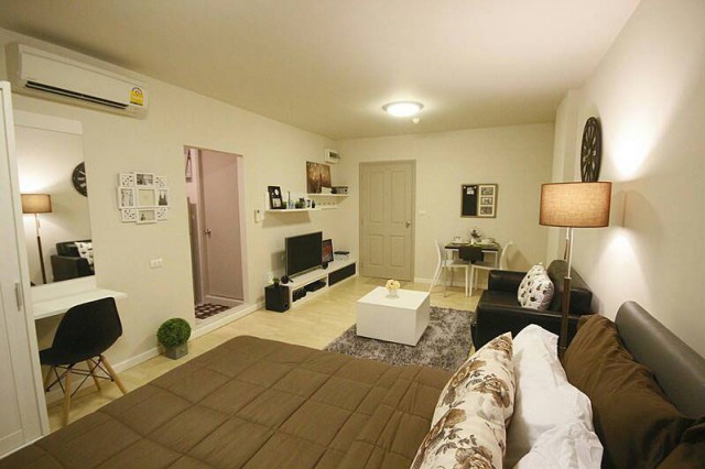 6A111800 ให้เช่าคอนโดย่านเศรษฐกิจ วิวสระน้ำ พื้นที่ 30 ตรม. เฟอร์นิเจอร์ครบครัน