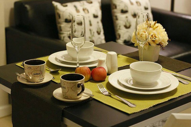 6A111800 ให้เช่าคอนโดย่านเศรษฐกิจ วิวสระน้ำ พื้นที่ 30 ตรม. เฟอร์นิเจอร์ครบครัน