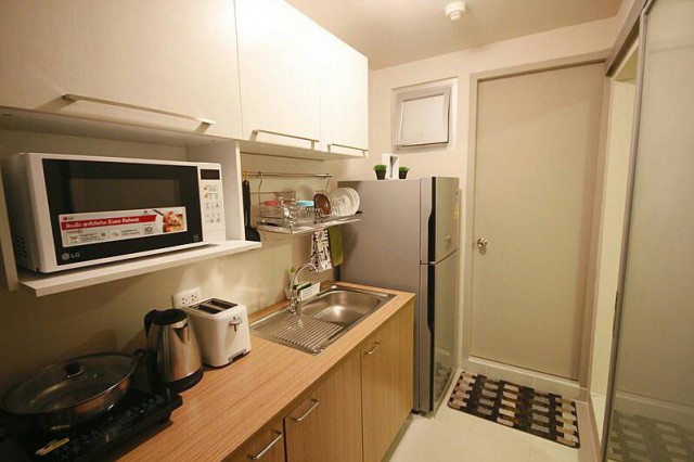 6A111800 ให้เช่าคอนโดย่านเศรษฐกิจ วิวสระน้ำ พื้นที่ 30 ตรม. เฟอร์นิเจอร์ครบครัน