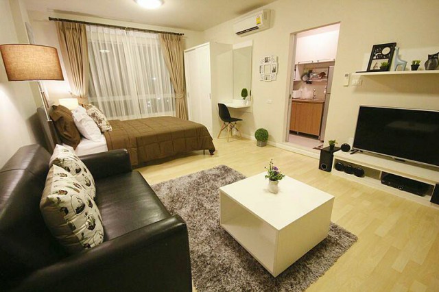 6A111800 ให้เช่าคอนโดย่านเศรษฐกิจ วิวสระน้ำ พื้นที่ 30 ตรม. เฟอร์นิเจอร์ครบครัน