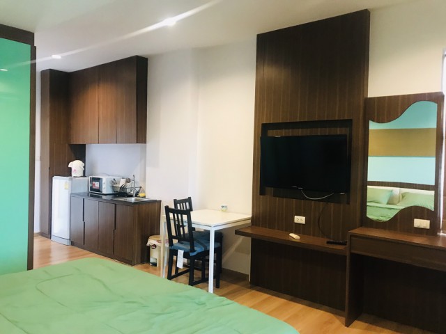 6A90998 ให้เช่าคอนโดย่านเศรษฐกิจ วิวสระว่ายน้ำ เฟอร์นิเจอร์ครบครัน