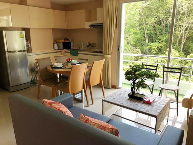 6A101332 ให้เช่าคอนโดย่านเศรษฐกิจ วิวสระว่ายน้ำ ป่า พื้นที่ 65 ตรม.