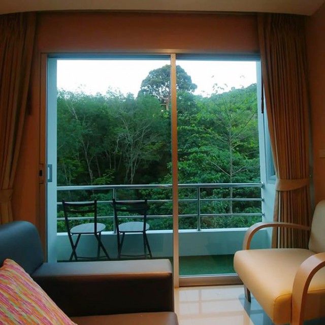 6A101332 ให้เช่าคอนโดย่านเศรษฐกิจ วิวสระว่ายน้ำ ป่า พื้นที่ 65 ตรม.