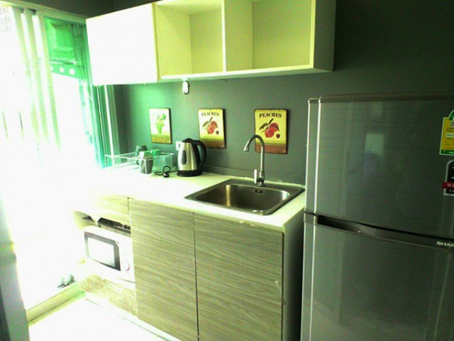 6A111811 ให้เช่าคอนโดย่านเศรษฐกิจ วิวบึงน้ำ ต้นไม้ เมือง พื้นที่ 30 ตรม.