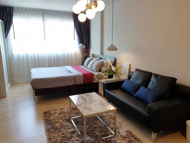 6A111813 ให้เช่าคอนโดย่านเศรษฐกิจ วิวที่จอดรถ พื้นที่ 30 ตรม.