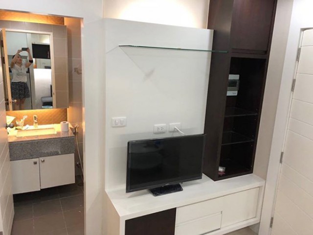 6A111817 ให้เช่าคอนโดย่านเศรษฐกิจ วิวเมือง พื้นที่ 30 ตรม. เฟอร์นิเจอร์ครบครัน